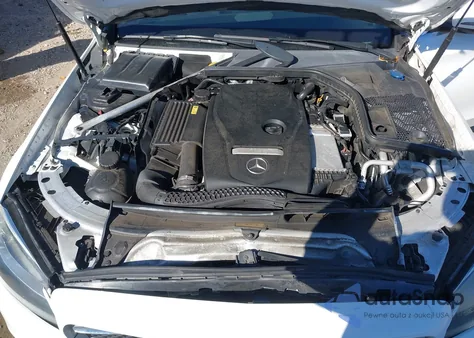 2016 Mercedes-Benz C 300 z USA, uszkodzony, nr VIN 55SWF4JB7GU122154